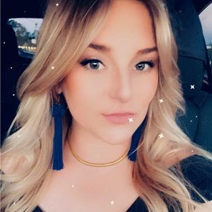 Meet your Posher, Angeline